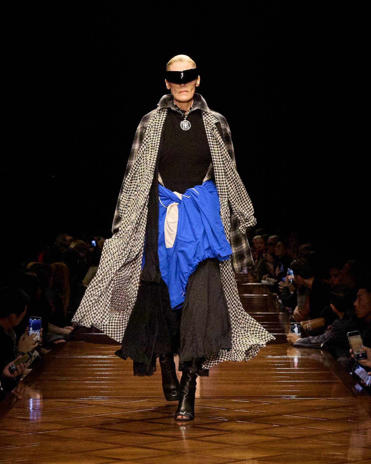 Balenciaga: Ready-To-Wear SS25 - 10 Magazine